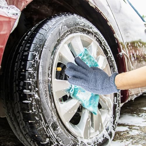 Efficient Dusting with DJUNW Microfiber Gloves